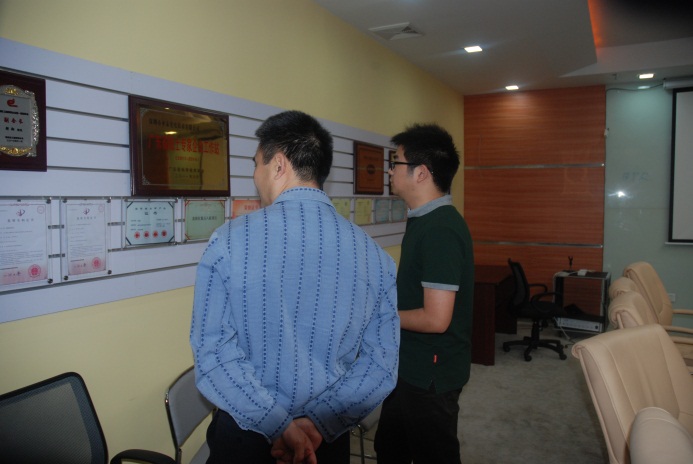 深圳鼎和誠知識產權代理有限公司董事長蒞臨亞泰光電參觀指導